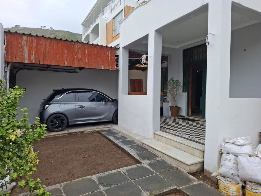 3 Bedroom Property for Sale in Sea Point Western Cape